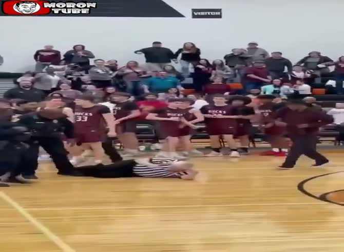 Video :Spectators and coach attack referee after basketball game
